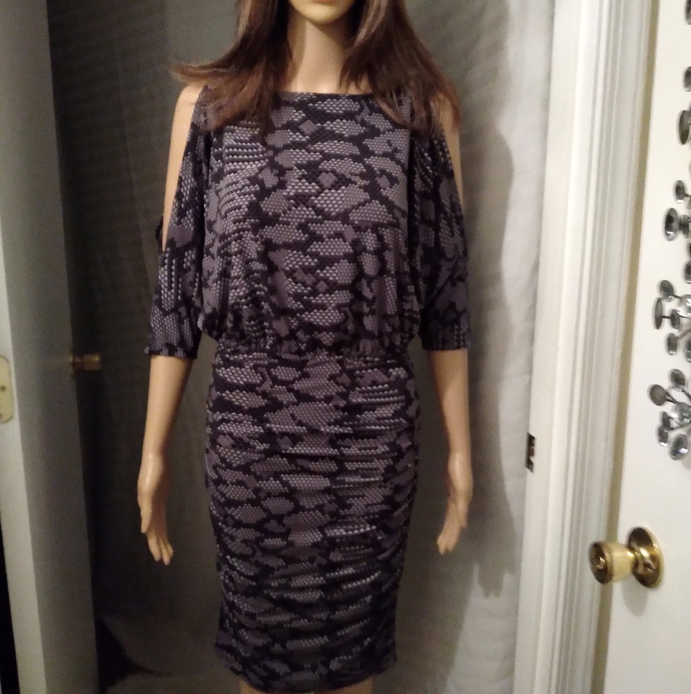 Dress/Miss Tina snake print sh to sh 43 len 42